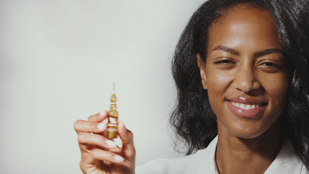 Load video: PHYTOCYANE Revitalizing Treatment for Reactional Hair Thinning - Women